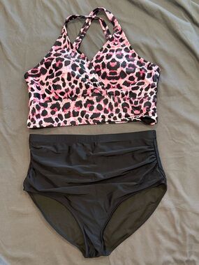 BloomChic 2 Pc Swim Suit Pink Leopard Top & Black full Brief Bottoms Sz 18/20